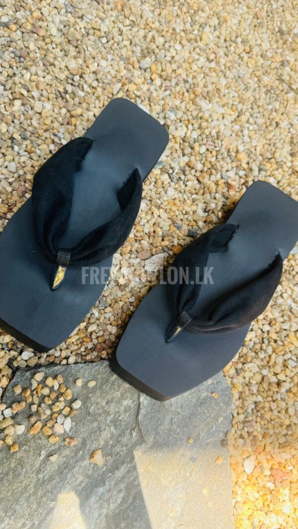 Suede black Strap basics
